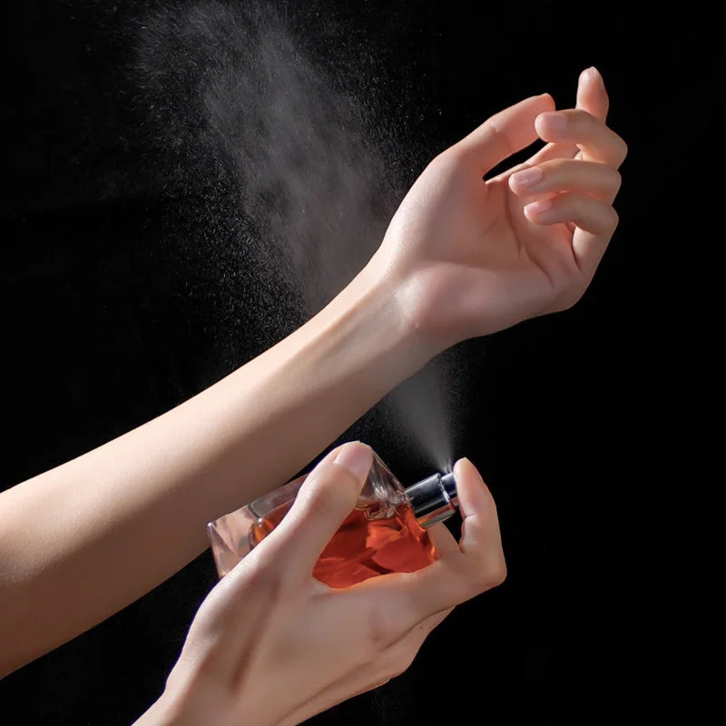 Parfum de marque pour hommes, Spray de Parfum en bois de santal Oud, Eau de Parfum longue durée avec phéromones romantiques, attire le cadeau pour femmes